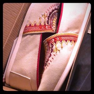 Classic canvas beaded toms